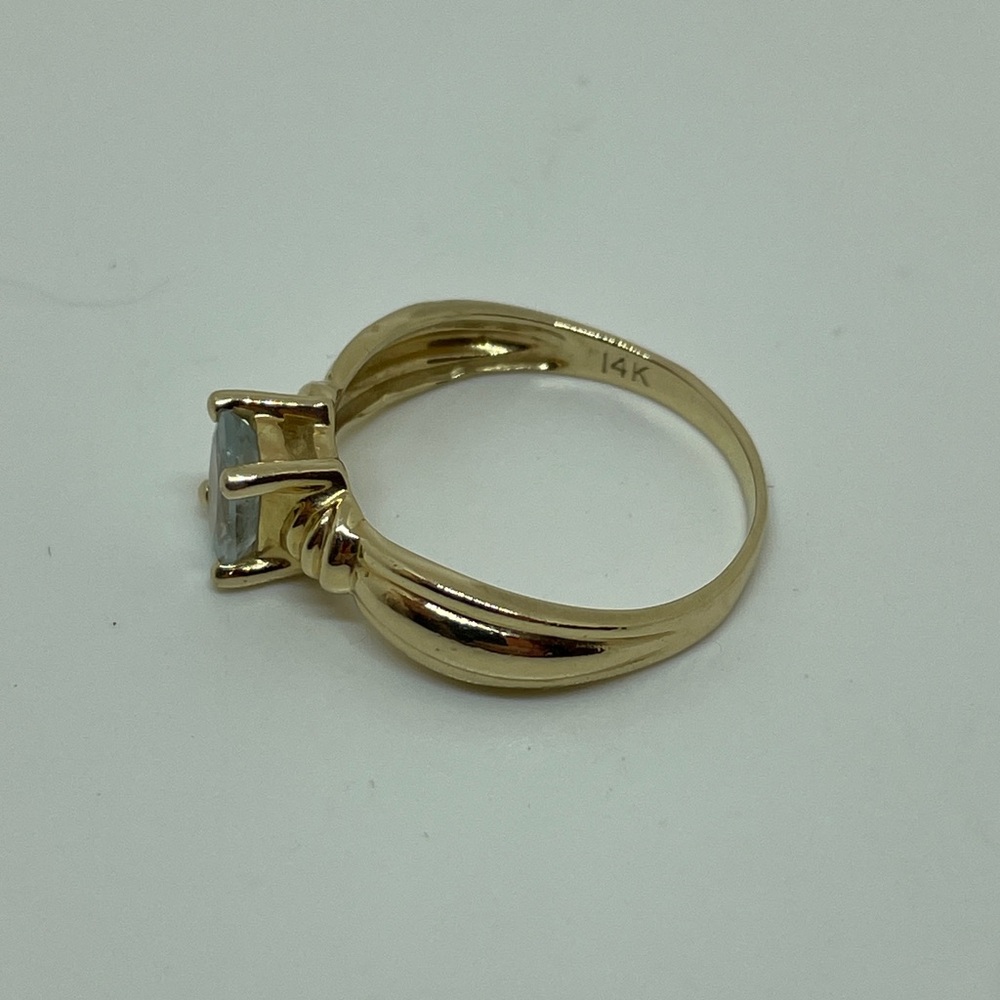 14K Yellow Gold Aquamarine Ring, 7 1/2 - Picture 3 of 10